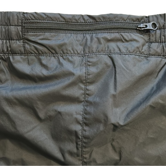 THE NORTH FACE | Women’s Windwall Shorts - Picture 7 of 13